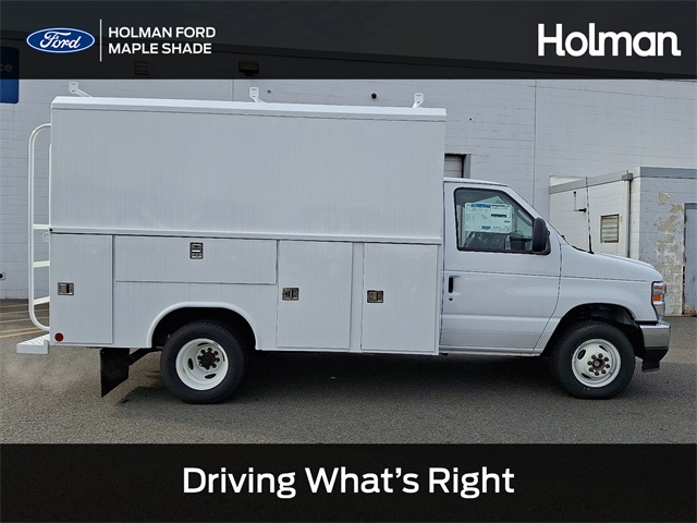 2025 Ford E-Series Cutaway Base's photo