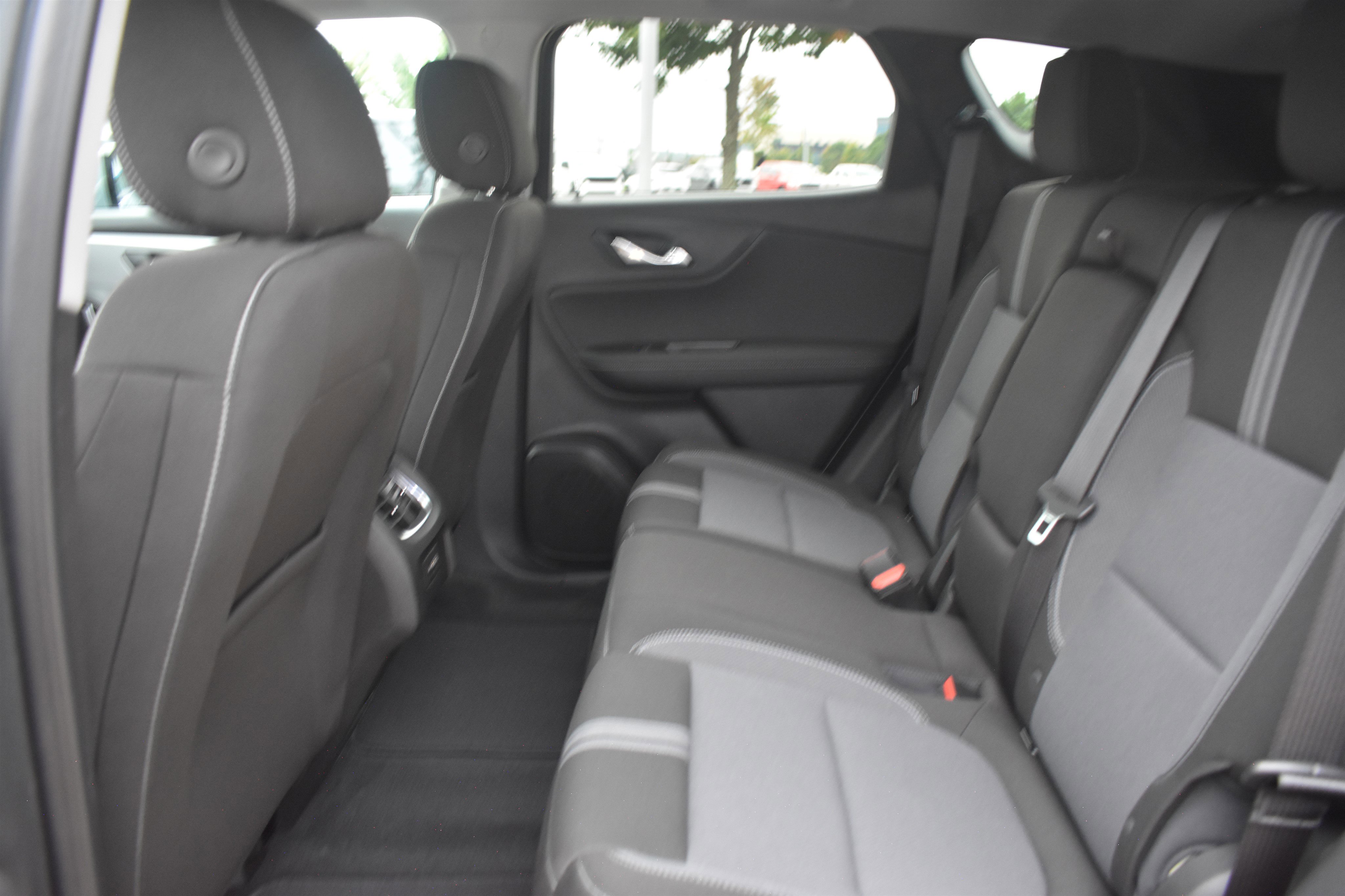 2025 Chevrolet Blazer 2LT photo 9