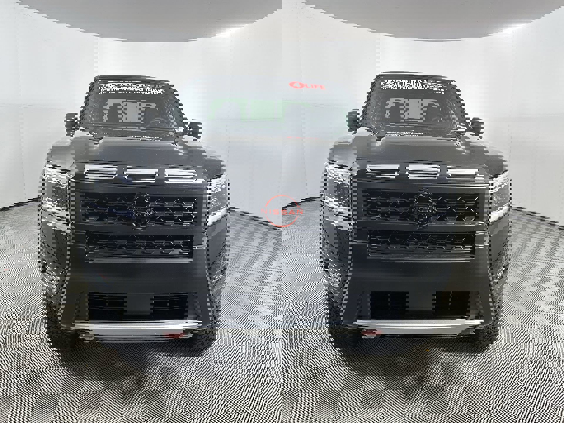 2025 Nissan Frontier PRO-4X photo 2