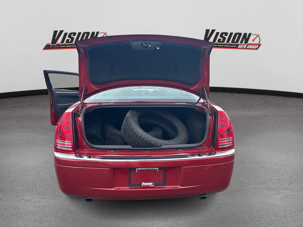 2010 Chrysler 300 C photo 8