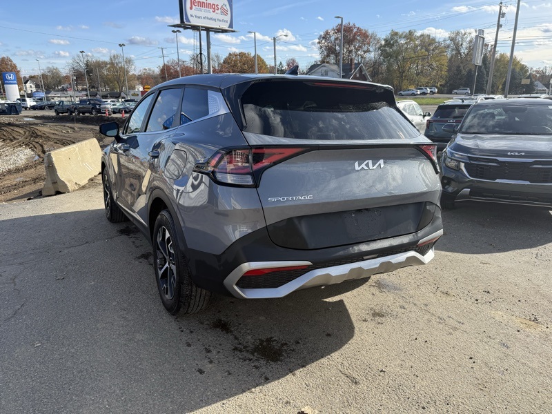 2023 Kia Sportage EX photo 4
