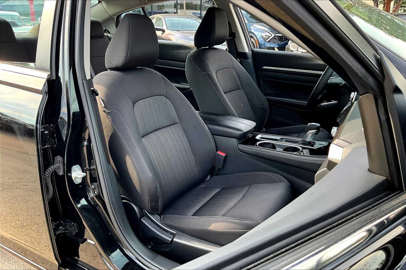 2023 Nissan Altima SV photo 7
