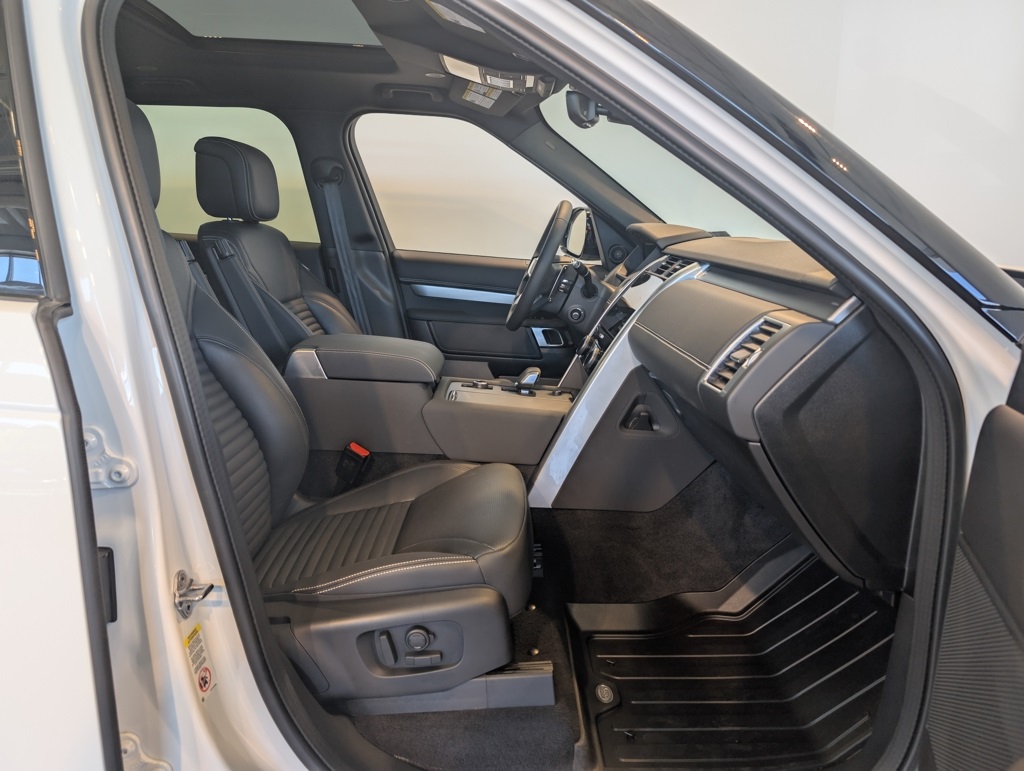 2025 Land Rover Discovery SE photo 25