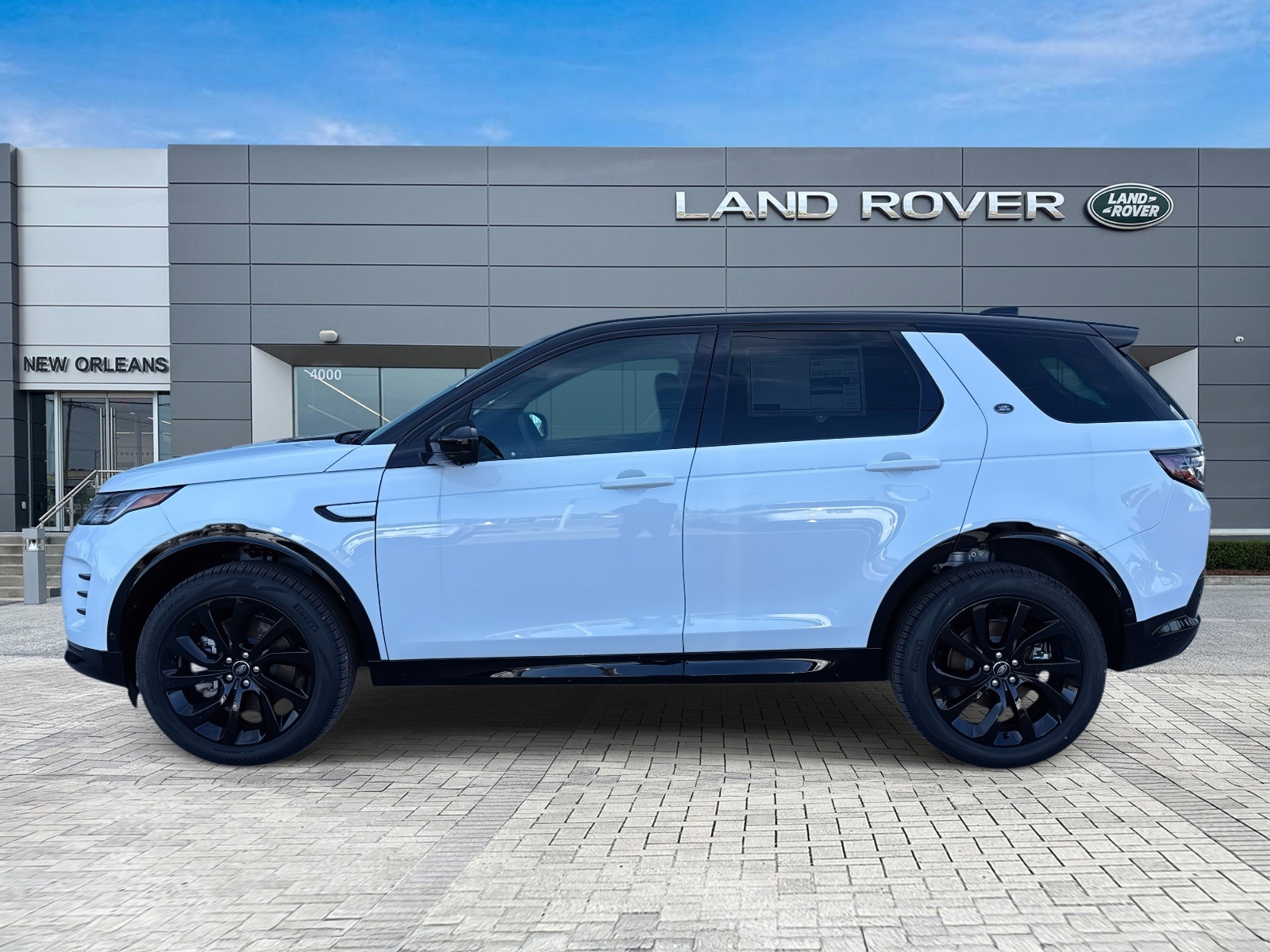 2025 Land Rover Discovery Sport SE photo 2