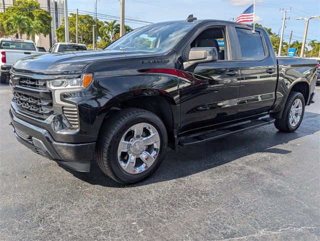 2023 Chevrolet Silverado RST photo 3