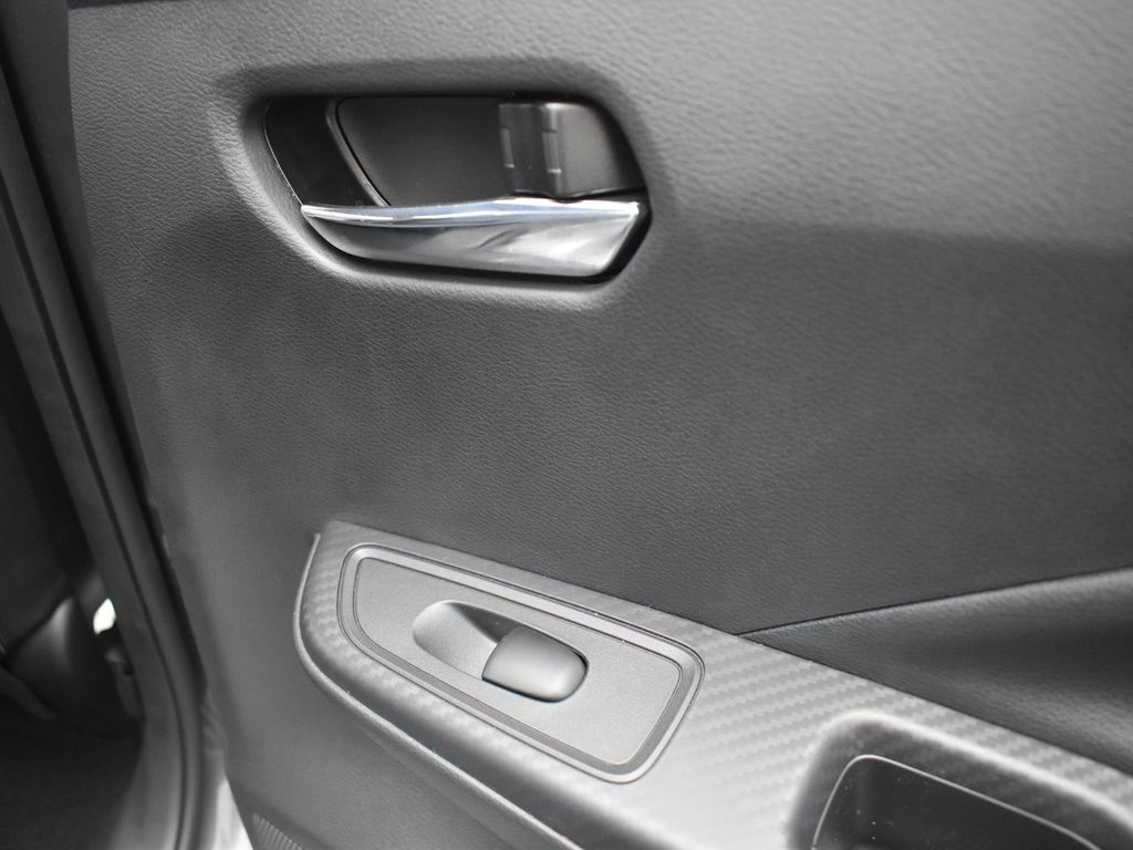 2025 Nissan Versa 1.6 SV photo 18