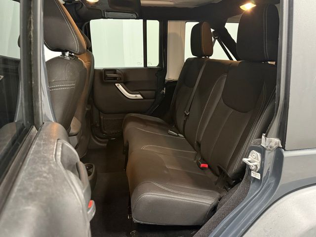 2016 Jeep Wrangler Unlimited Rubicon photo 24