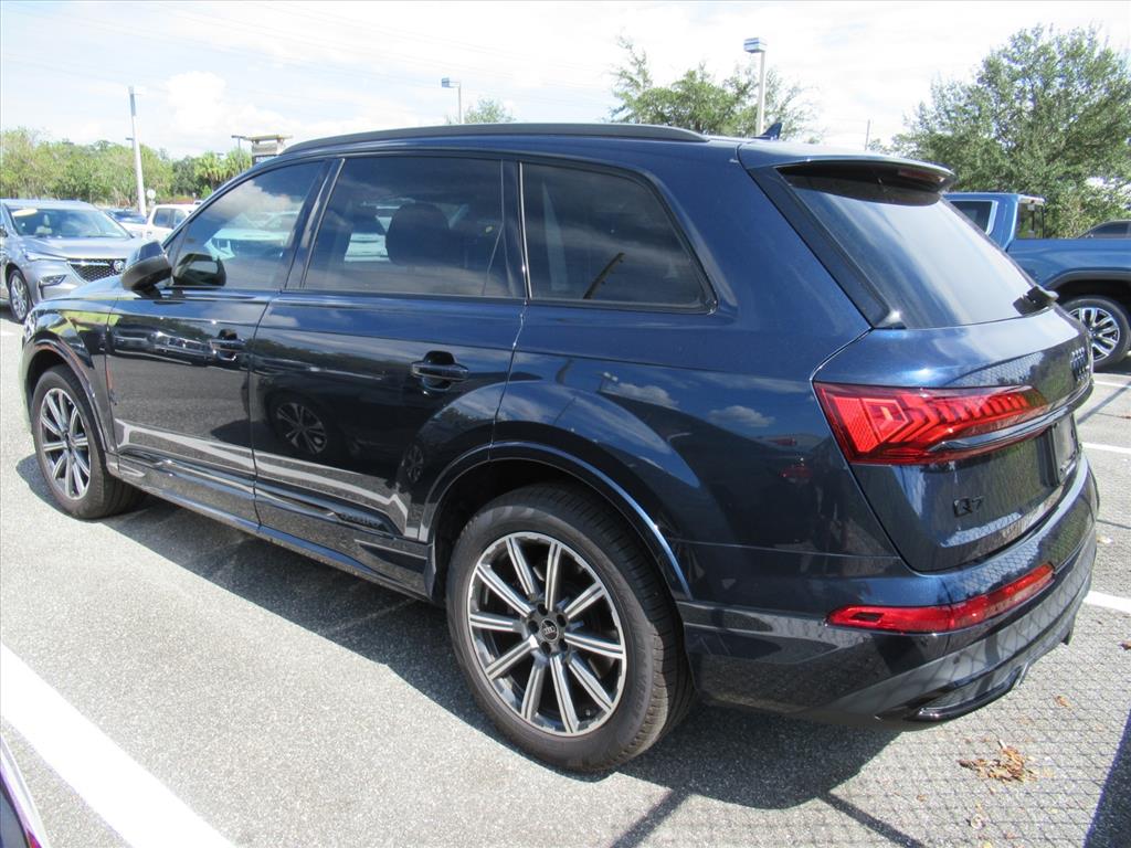 2023 Audi Q7 45 Premium Plus photo 2