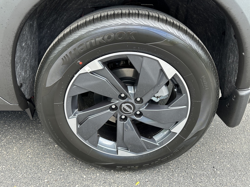 2026 Nissan Rogue SV photo 11