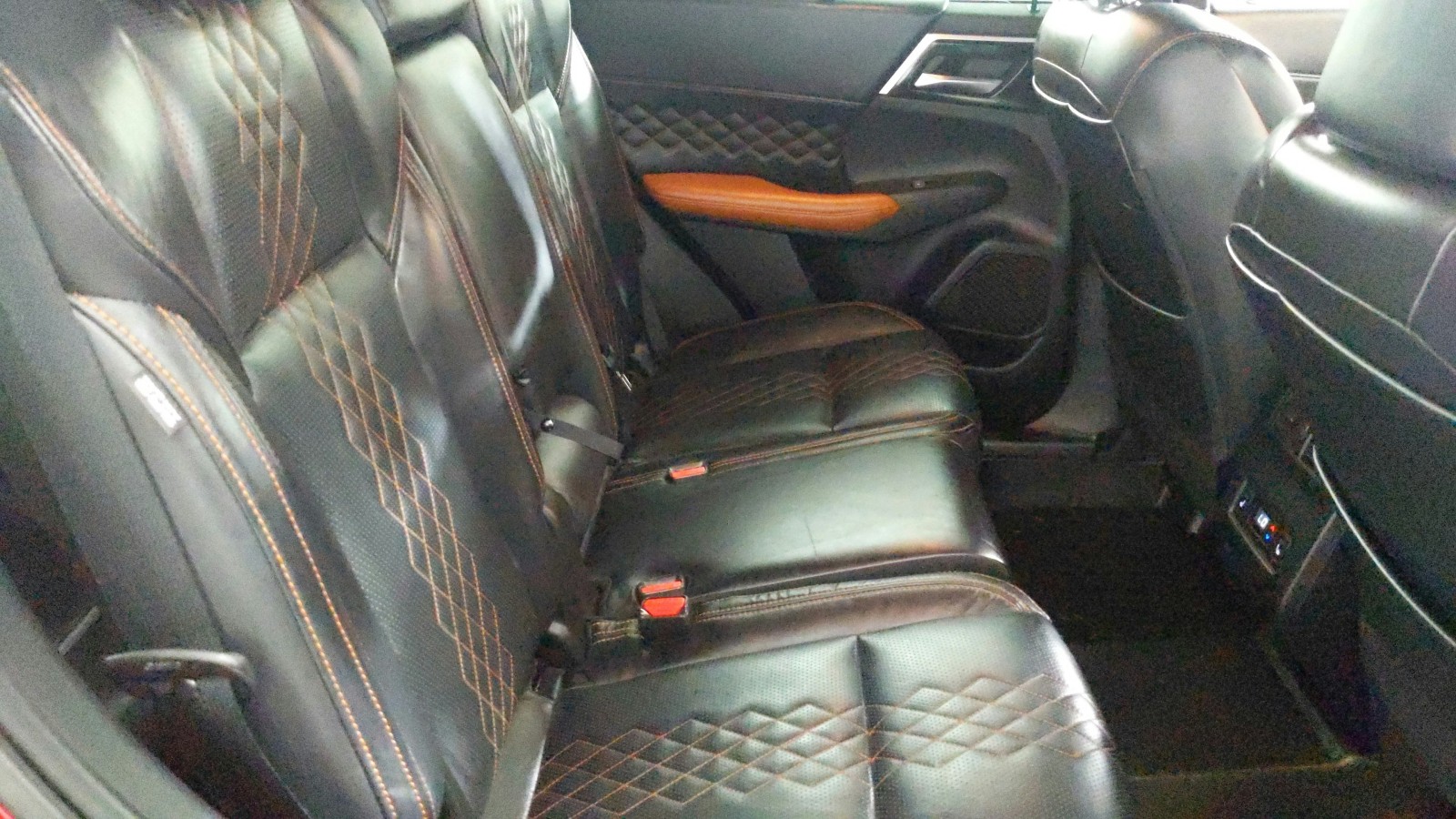 Used 2022  Mitsubishi SEL image 34