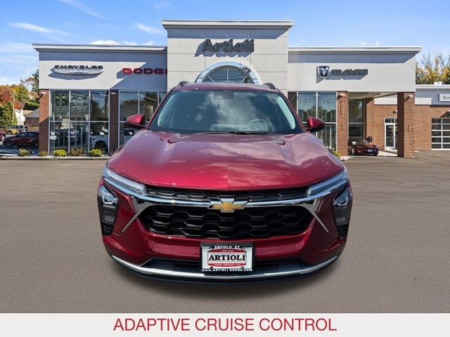 2025 Chevrolet Trax LT photo 2