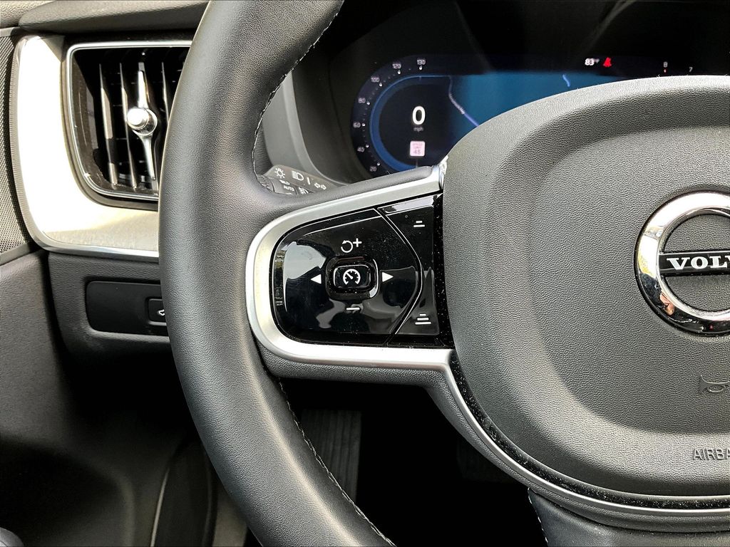 2025 Volvo XC60 B5 Plus photo 19