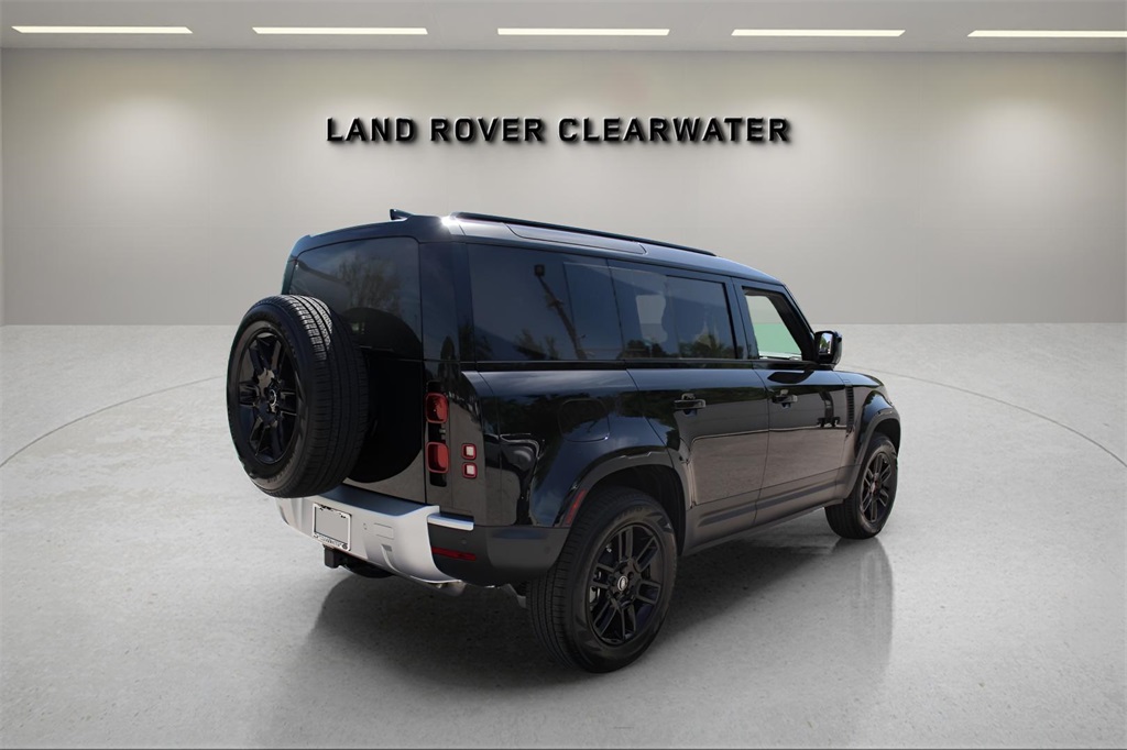 2025 Land Rover Defender 110 S photo 5