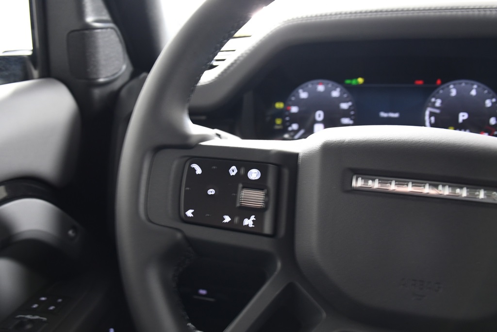 2025 Land Rover Defender 110 S photo 27
