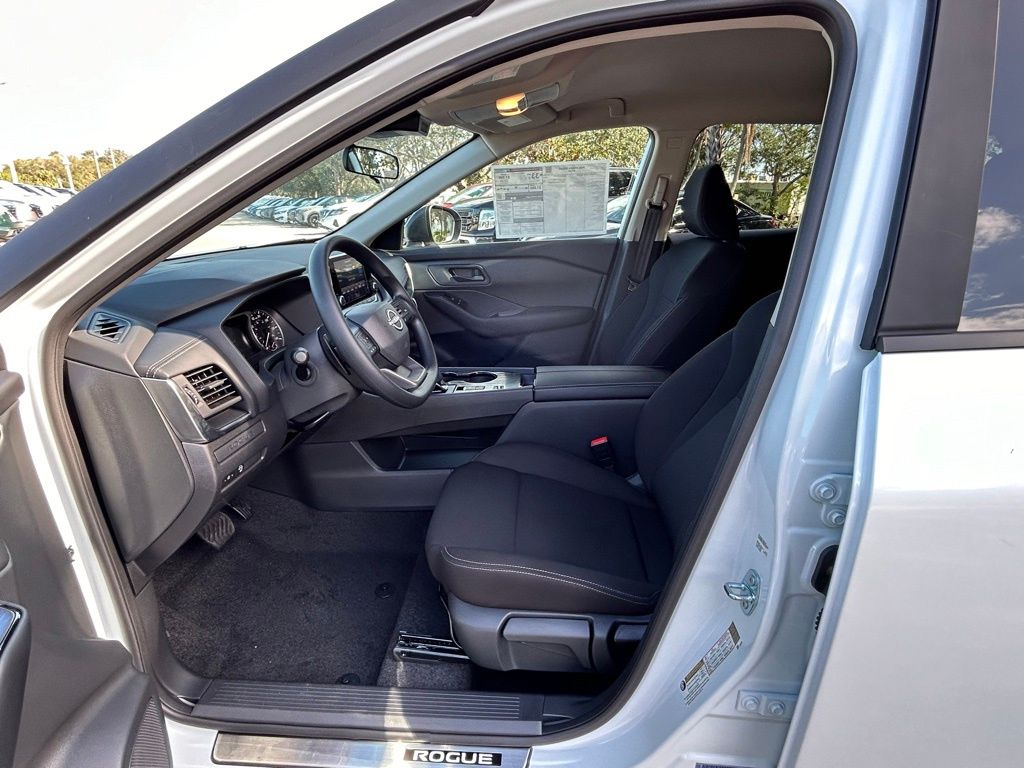 2025 Nissan Rogue S photo 10