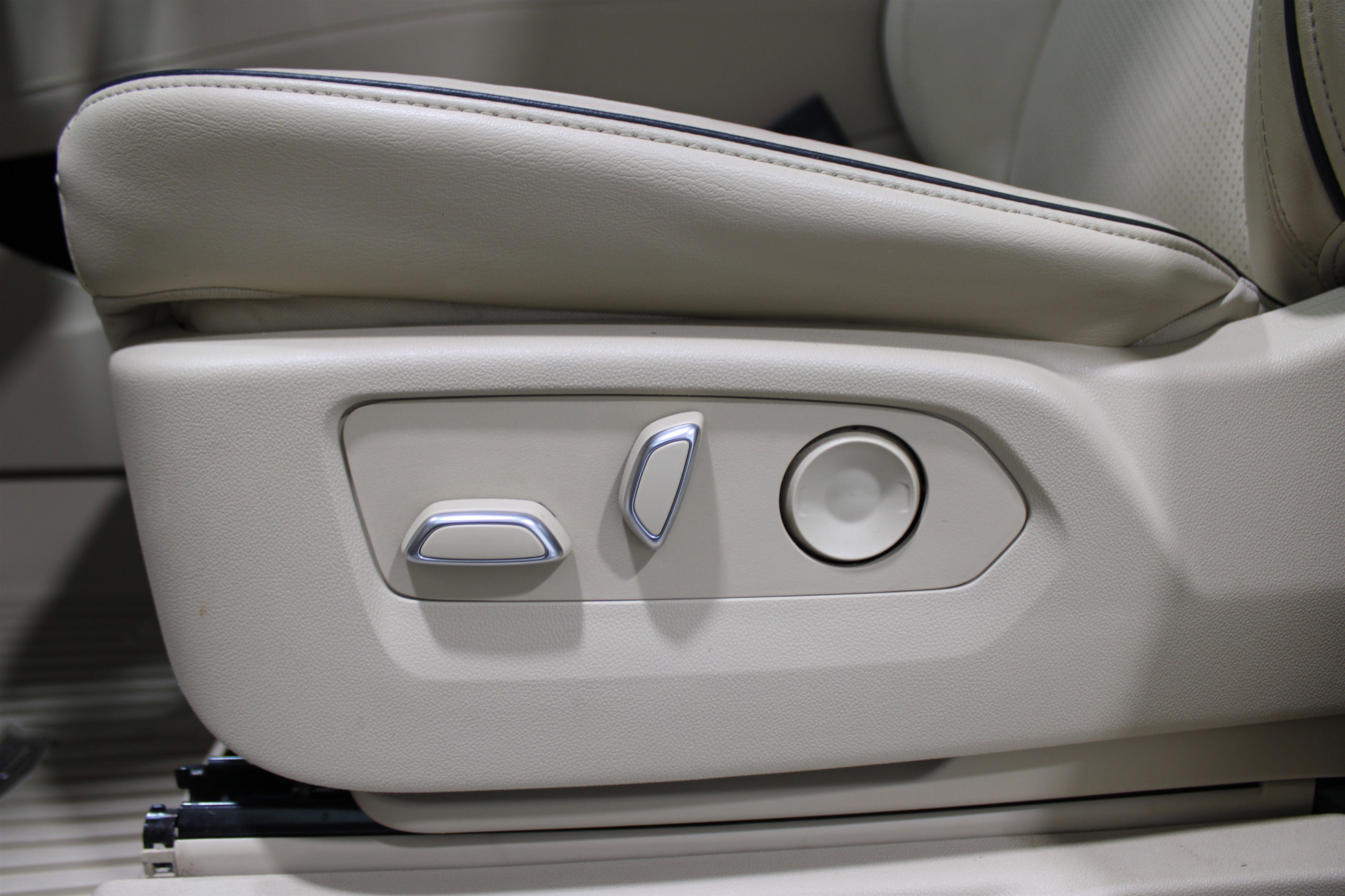 2023 Cadillac Escalade ESV Premium Luxury photo 4