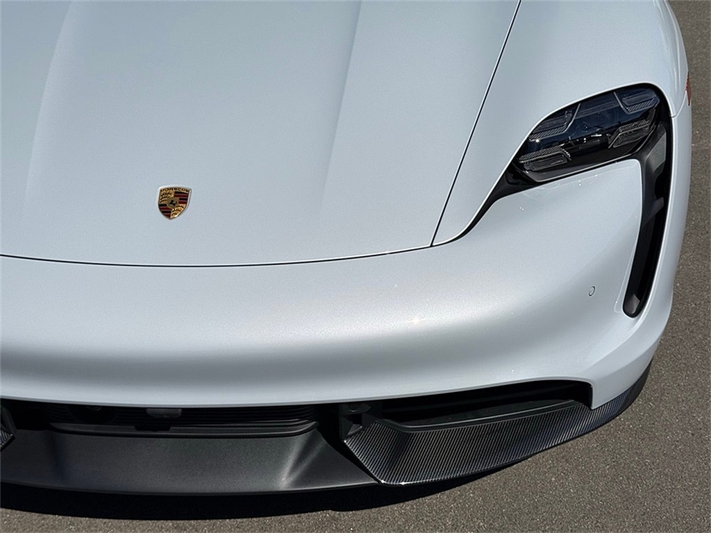 2024 Porsche Taycan Turbo S photo 9