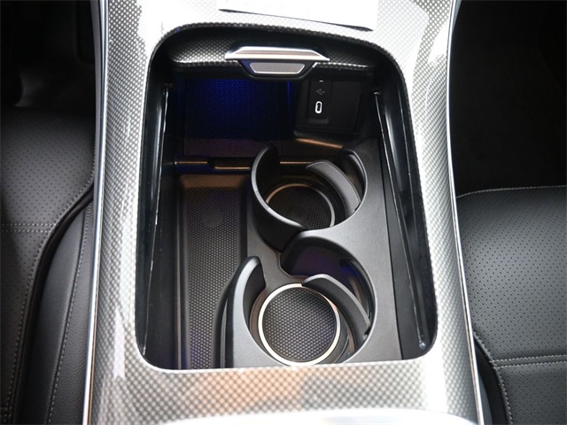 2025 Mercedes Benz GLC 300 photo 4