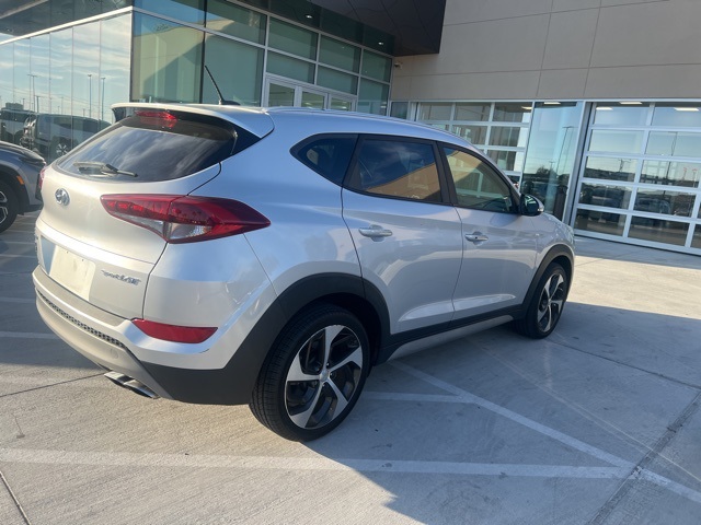 2017 Hyundai Tucson Sport photo 3