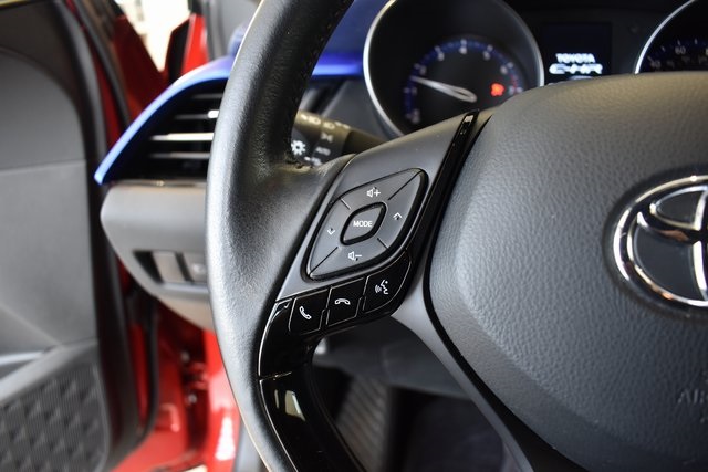2021 Toyota C-HR XLE photo 18