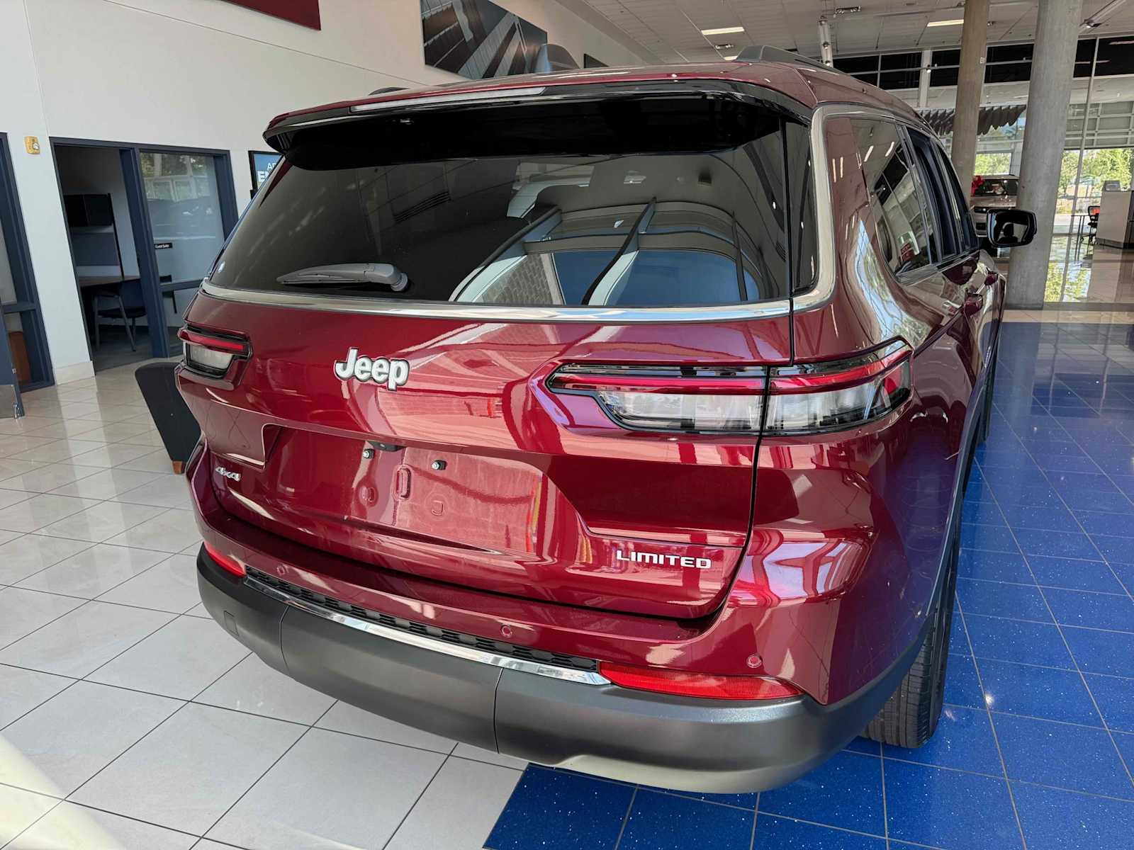 2025 Jeep Grand Cherokee Limited photo 4
