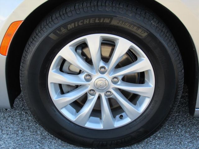 2017 Chrysler Pacifica Touring L photo 7