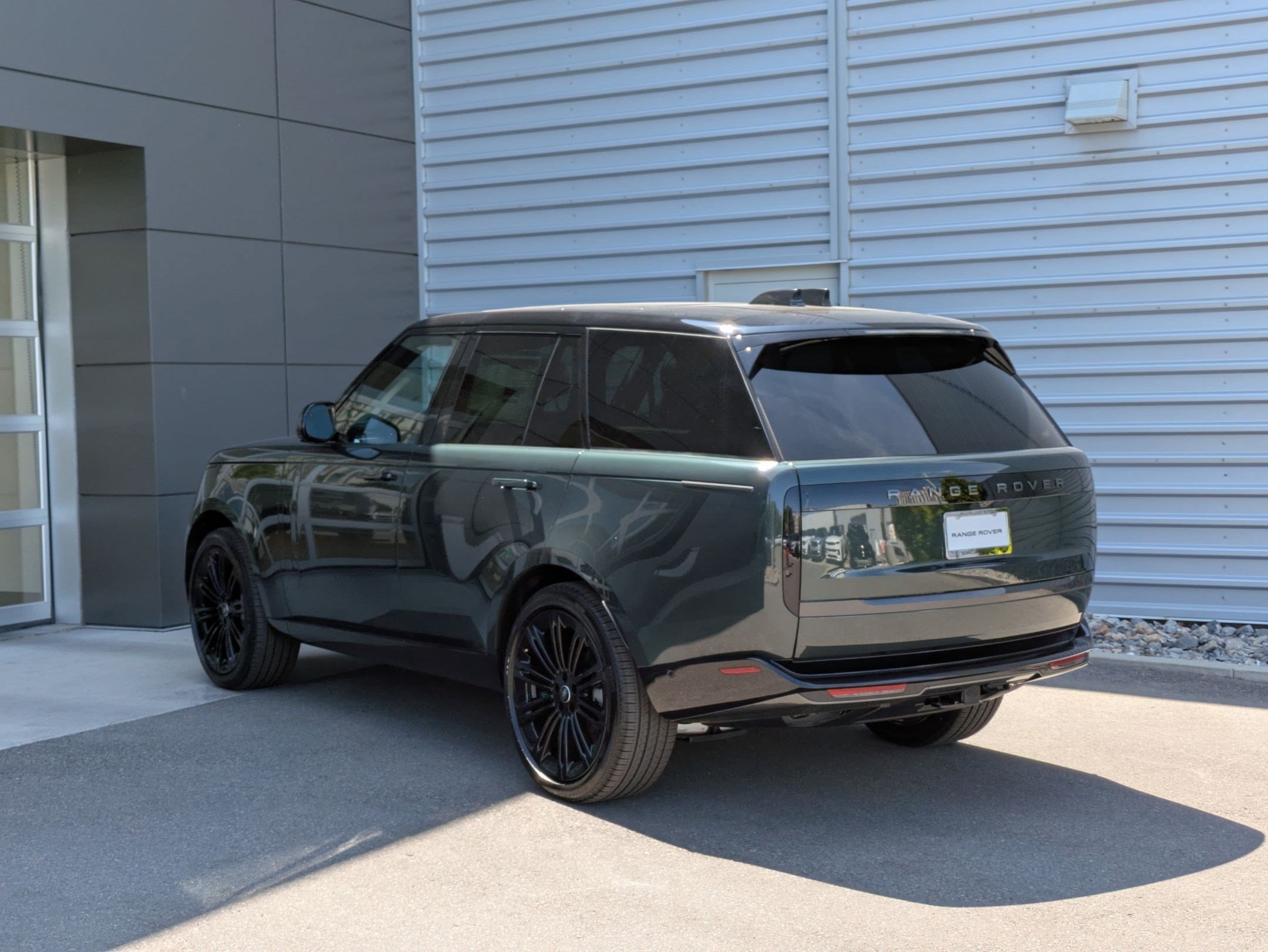 2025 Land Rover Range Rover SE photo 2