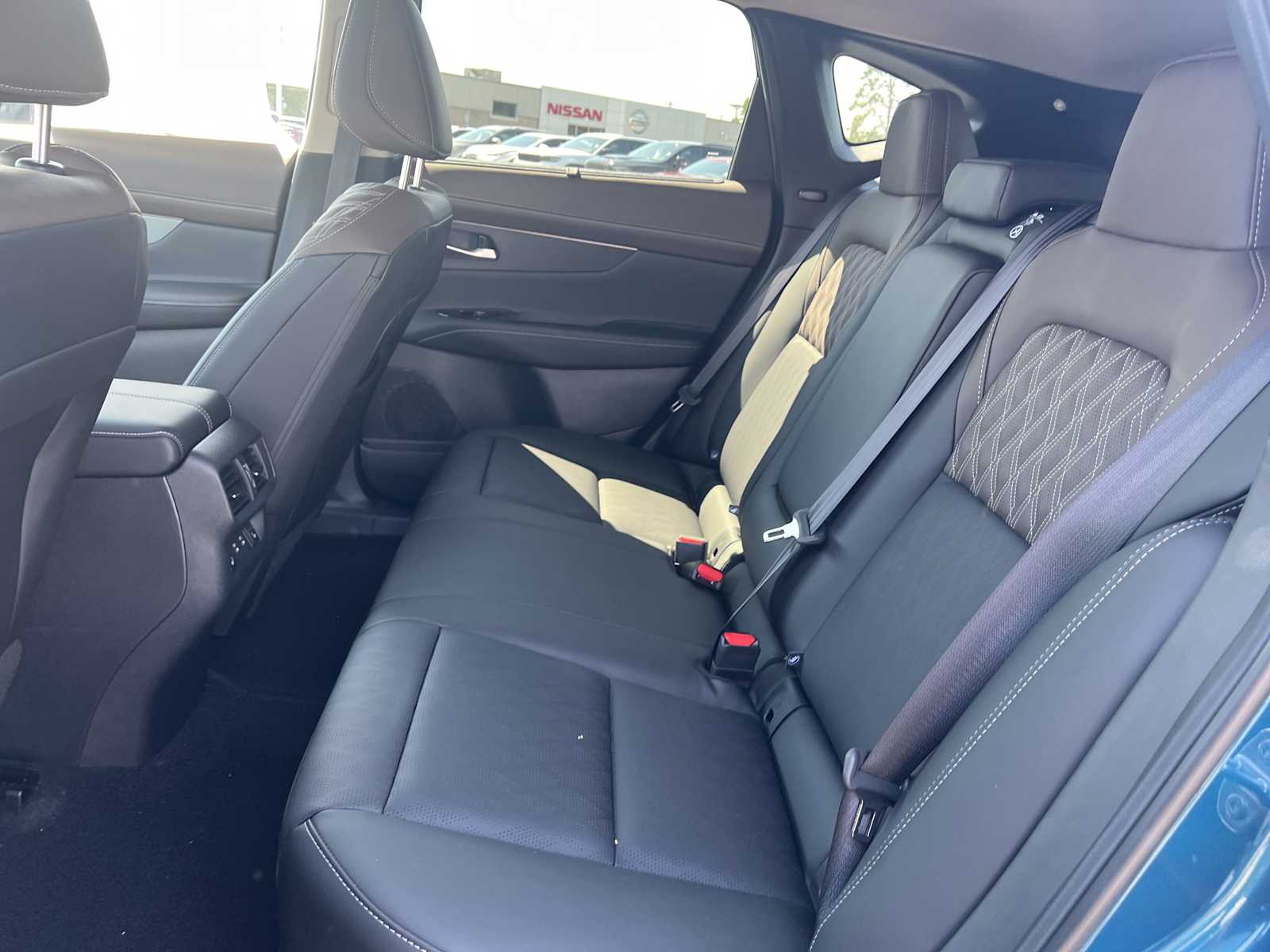 2025 Nissan Murano Platinum photo 11