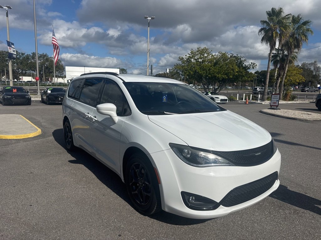2019 Chrysler Pacifica Touring L's photo