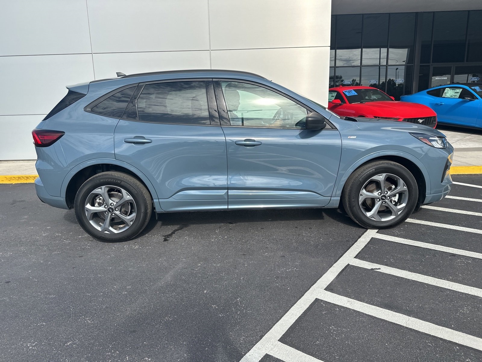 2023 Ford Escape ST-Line photo 4