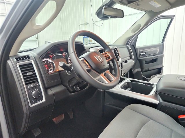 2023 Ram 1500 Classic SLT photo 4