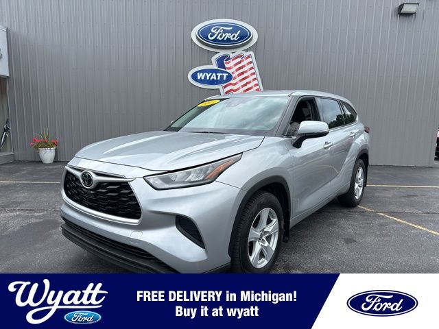 2021 Toyota Highlander LE's photo