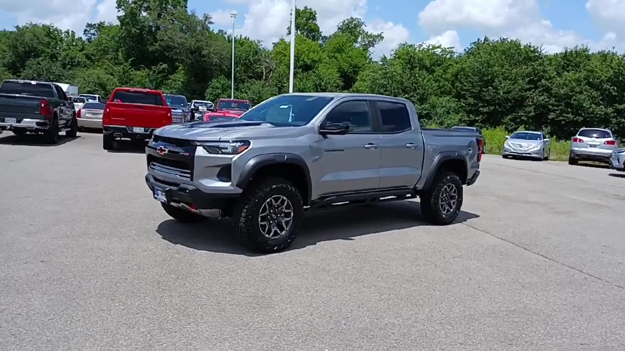 2025 Chevrolet Colorado ZR2 photo 3