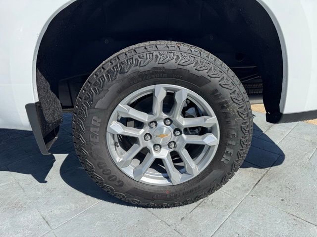 2025 Chevrolet Silverado 1500 LT photo 3
