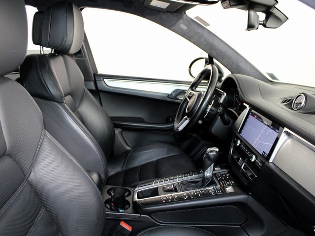 2020 Porsche Macan Turbo photo 30