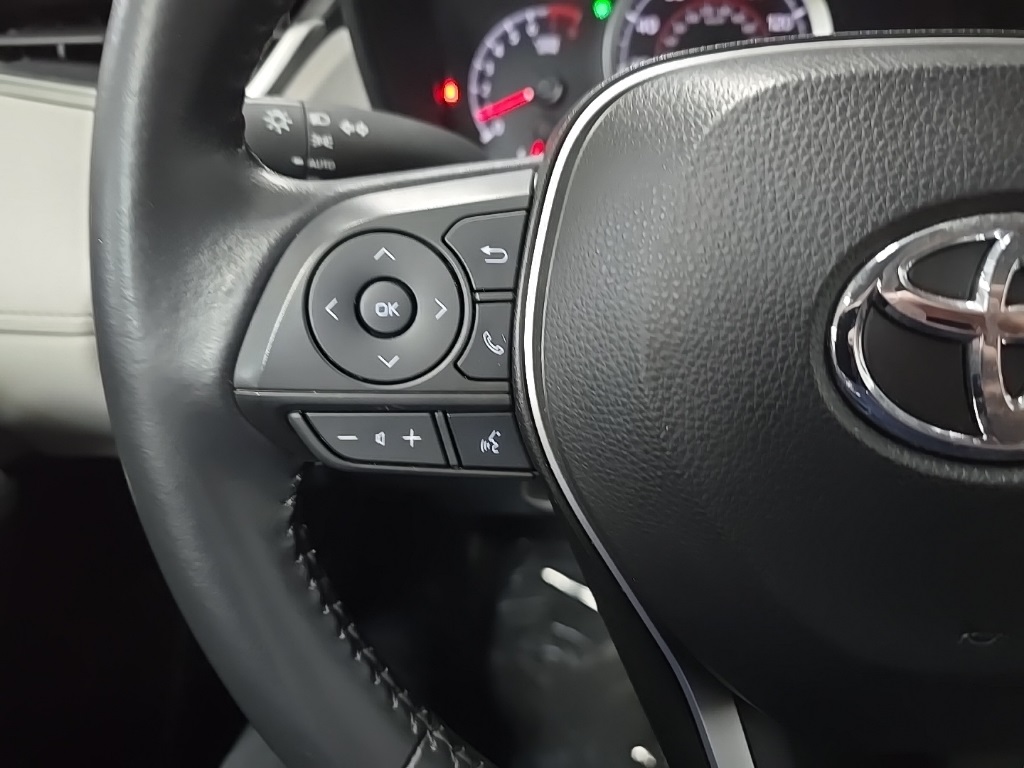2022 Toyota Corolla Cross LE photo 18