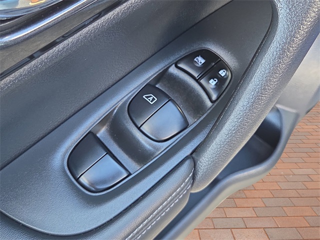 2019 Nissan Rogue S photo 13