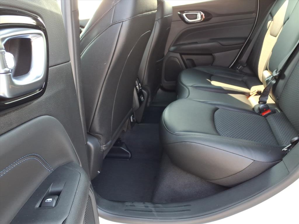 2026 Jeep Compass Latitude Altitude photo 3