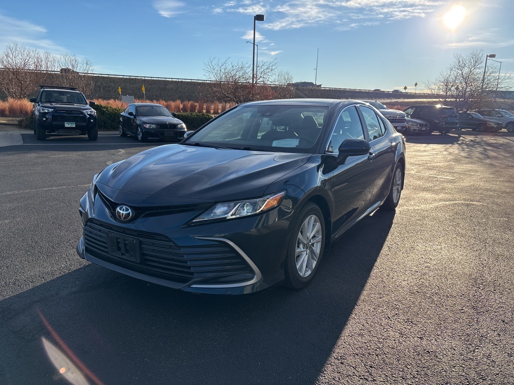 2021 Toyota Camry LE's photo