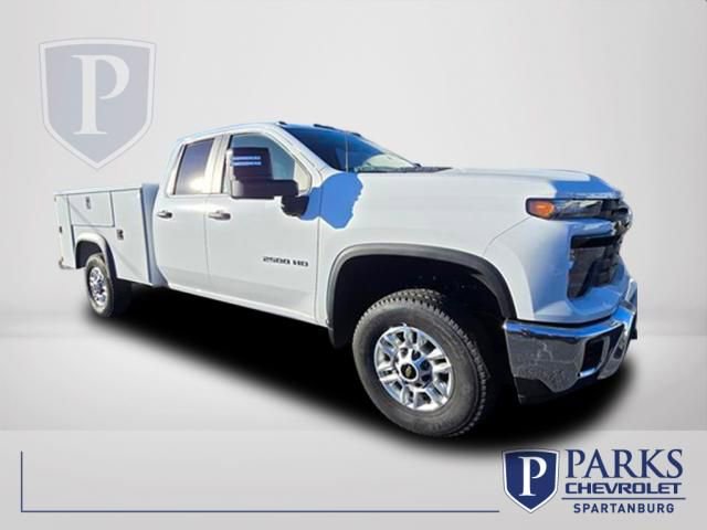 2025 Chevrolet Silverado HD WT's photo