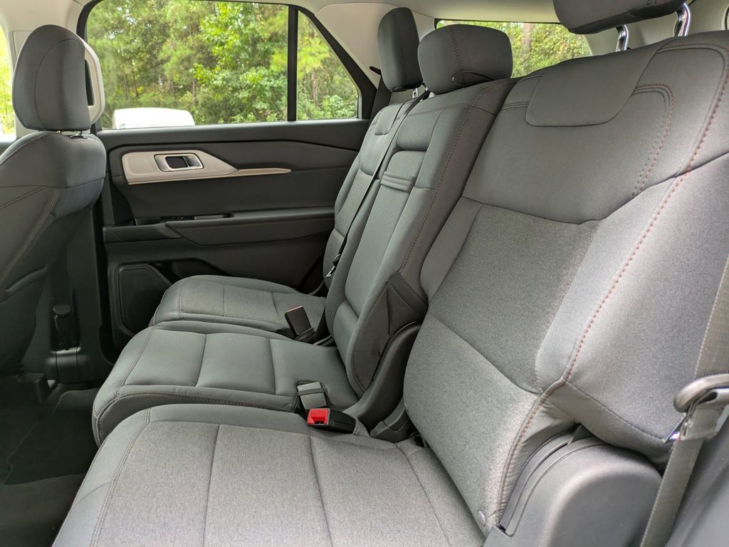 2025 Ford Explorer photo 14