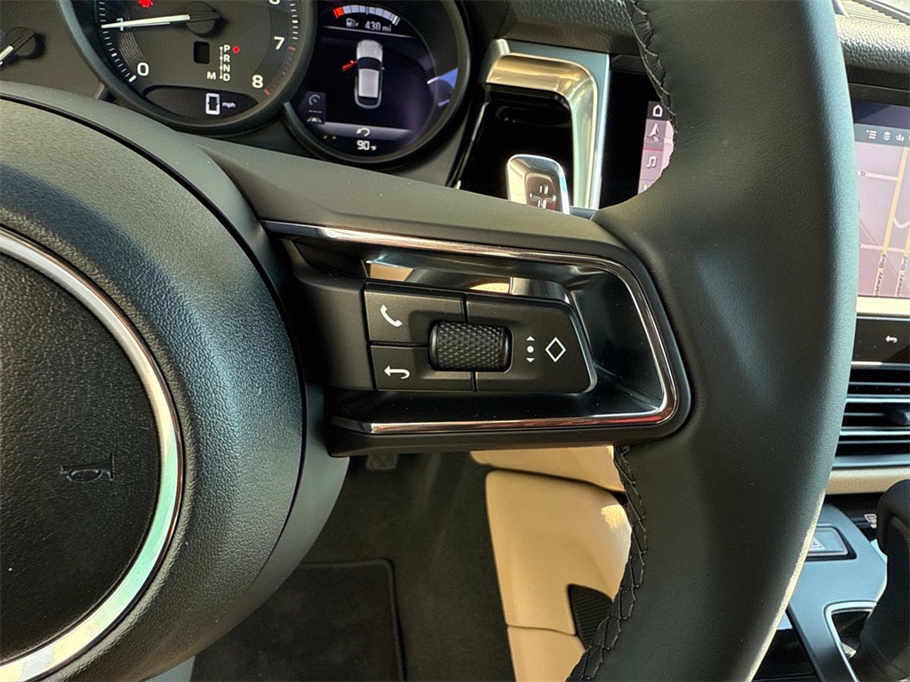 2026 Porsche Macan T photo 24
