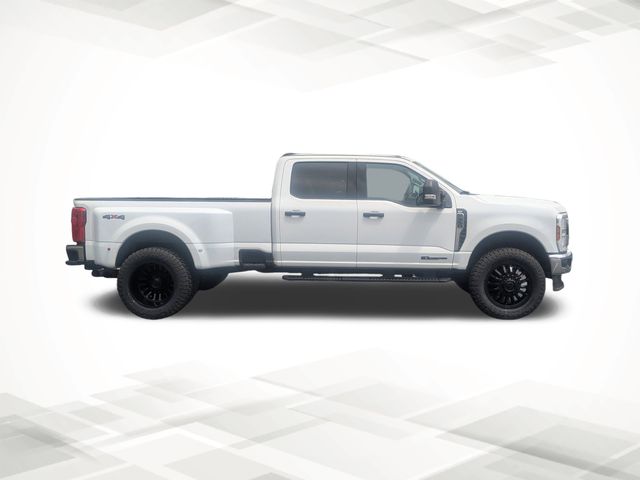 2024 Ford F-350 XLT photo 3