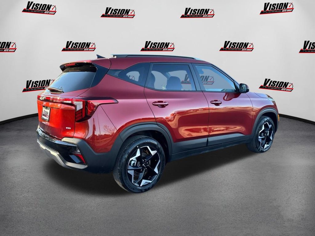 2025 Kia Seltos S photo 2