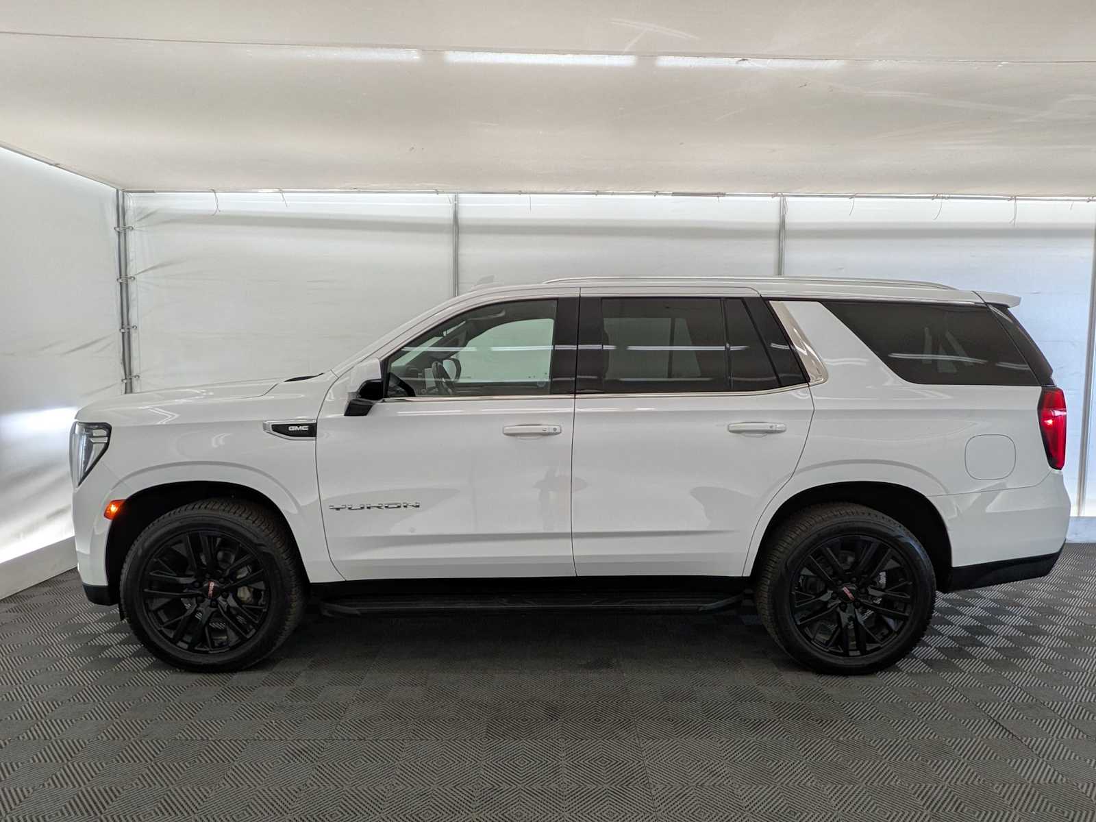 2023 Gmc Yukon SLE photo 2