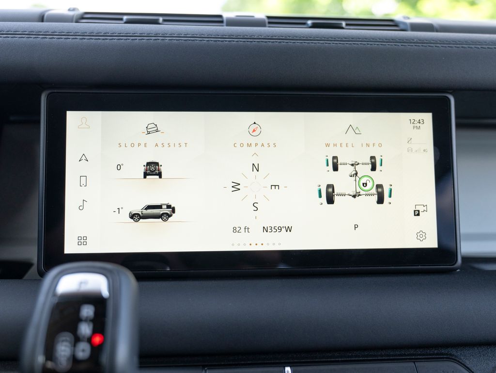 2024 Land Rover Defender 110 S photo 20