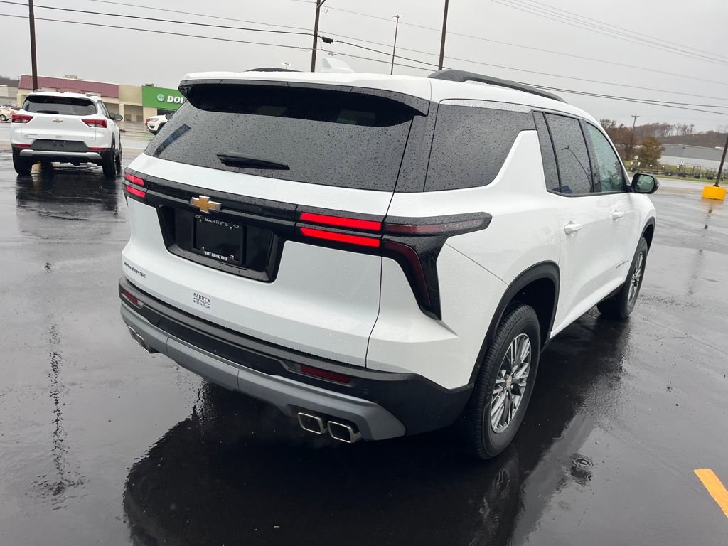 2025 Chevrolet Traverse photo 2