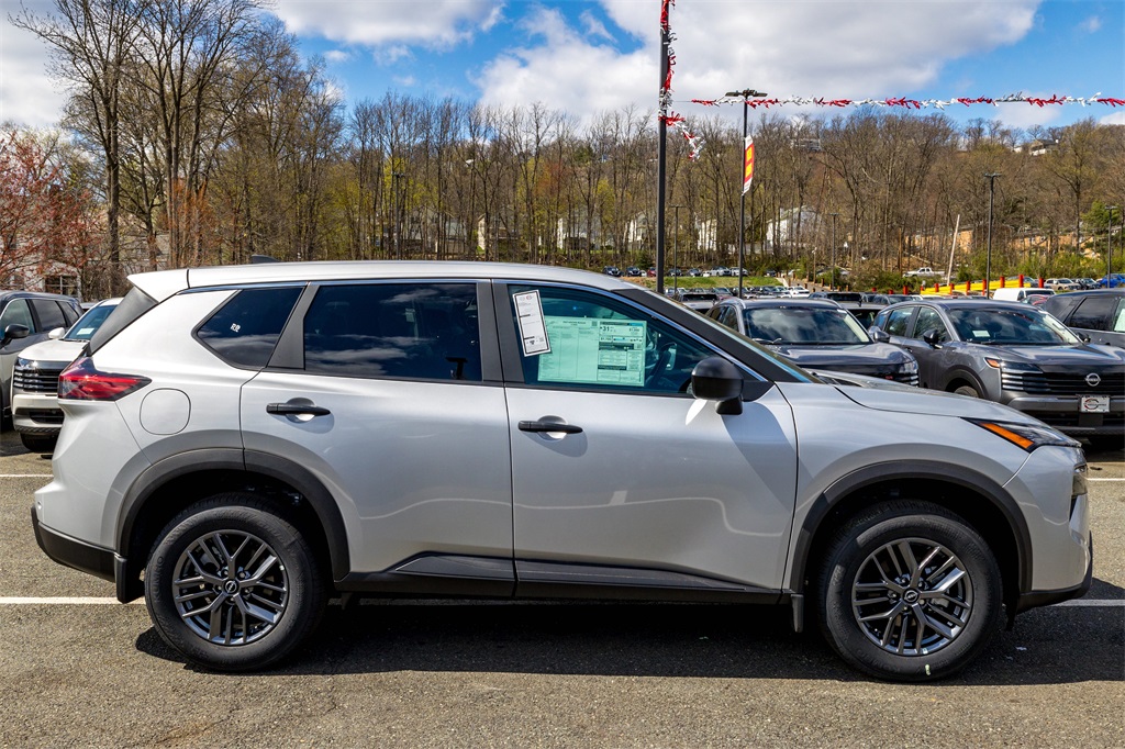 2025 Nissan Rogue S photo 4