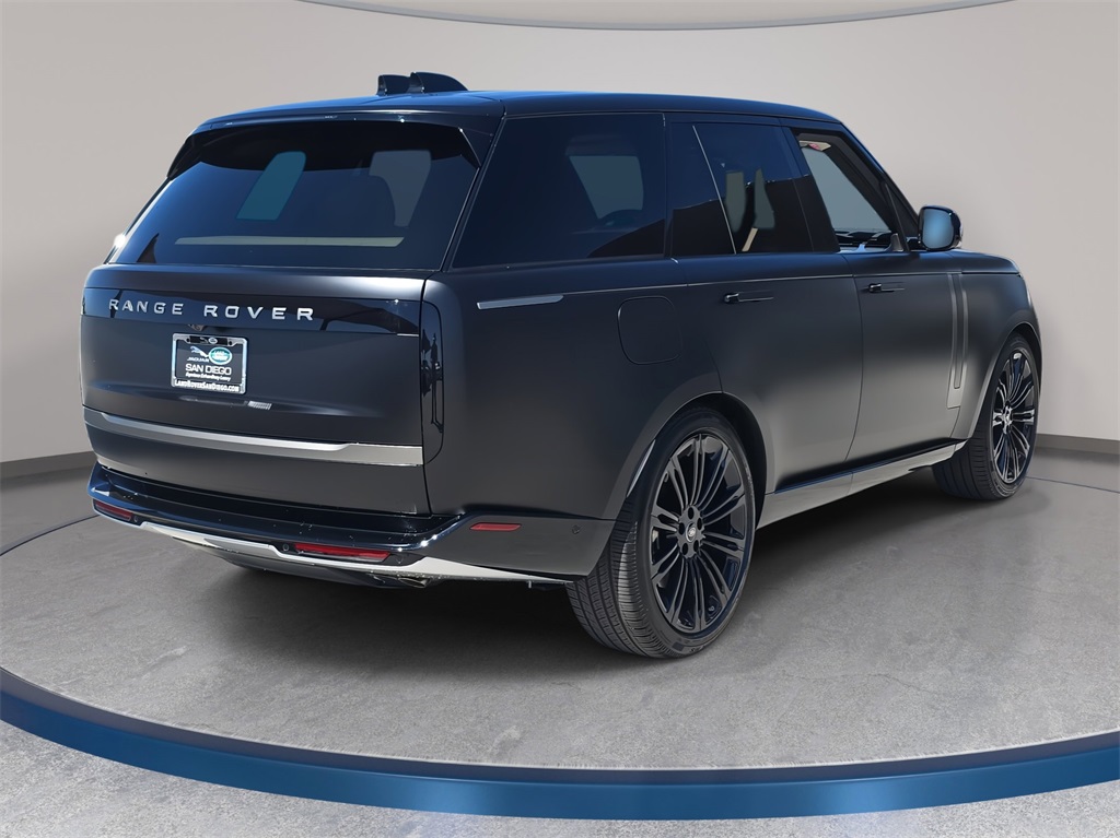 2025 Land Rover Range Rover SE photo 4