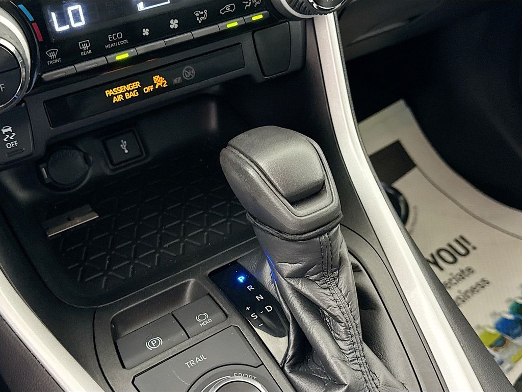 2021 Toyota RAV4 Hybrid XLE photo 15